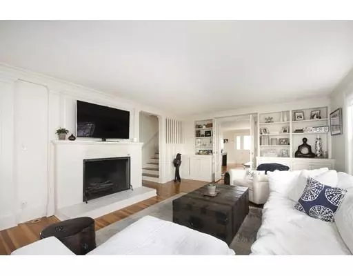 Hingham, MA 02043,8 Merrill Street