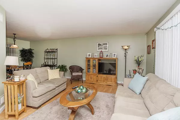 Tiverton, RI 02878,447 Stafford Rd #B3