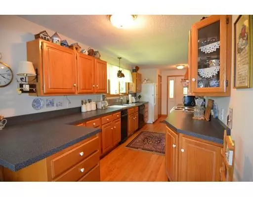 Brimfield, MA 01010,11 6th St