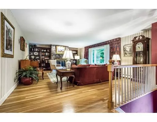Acton, MA 01720,4 Valley Rd