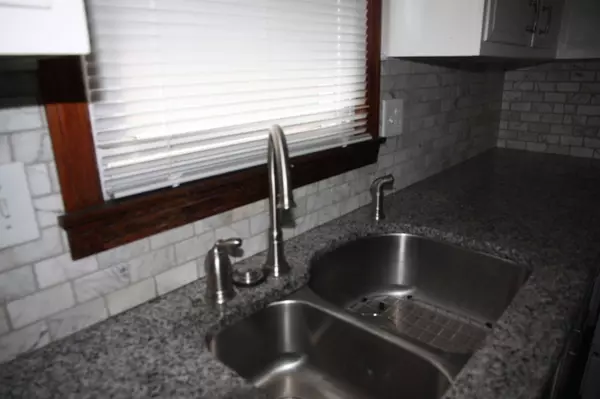 Agawam, MA 01001,484-486 Corey St