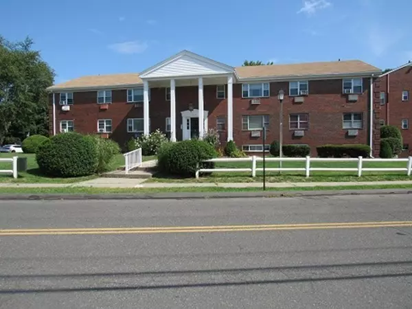 30 Regency Park Drive #30, Agawam, MA 01001