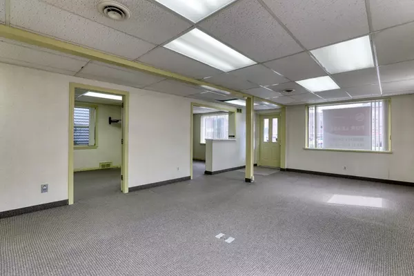 West Springfield, MA 01089,68 Westfield St