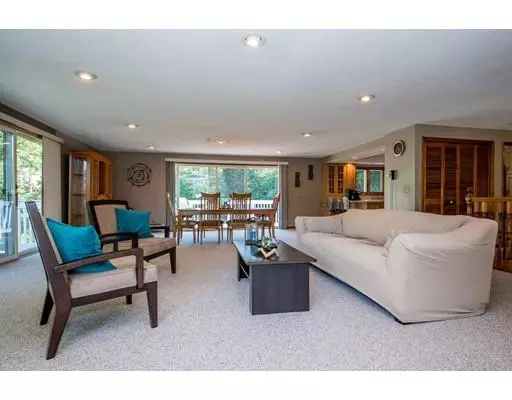 Acushnet, MA 02743,22 Barksdale Ln