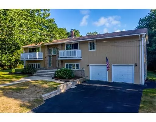 22 Barksdale Ln, Acushnet, MA 02743