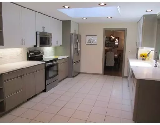 West Boylston, MA 01583,32 Winthrop St