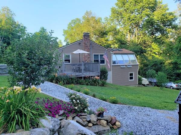 1850 N Brookfield Rd, Oakham, MA 01068