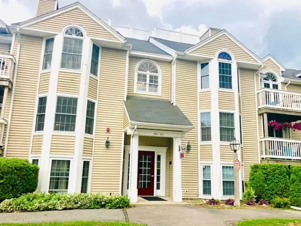 209 Carriage Ln #209, Taunton, MA 02780