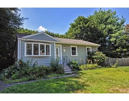 3 Carol Ln, Medway, MA 02053