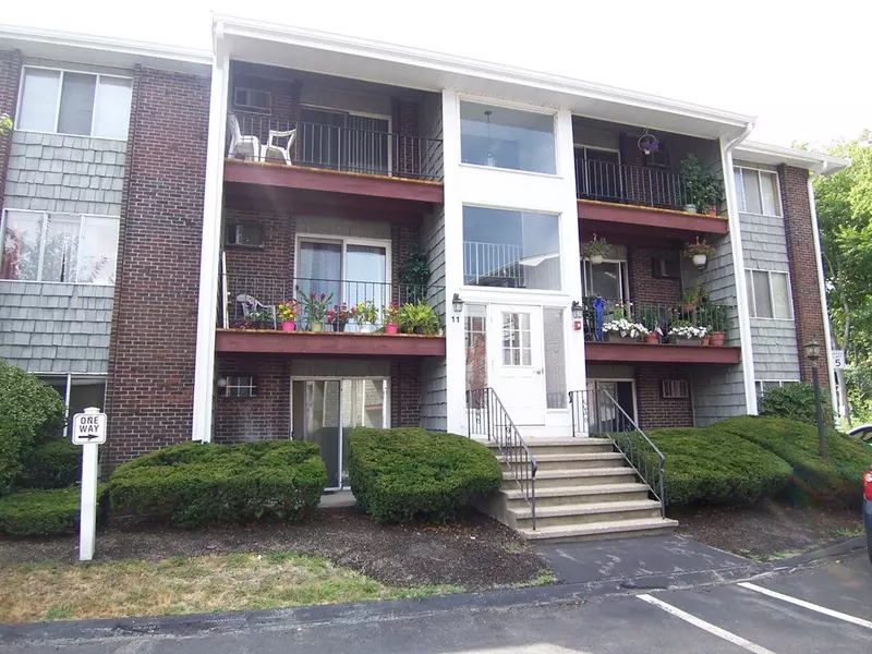 11 Woodcrest Court #unit1, Weymouth, MA 02190