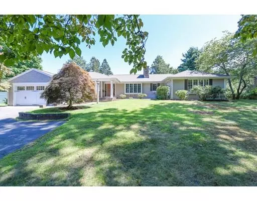 36 Walnut St, Lynnfield, MA 01940