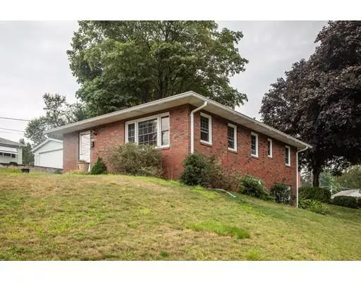 3 Fenton St, Holyoke, MA 01040