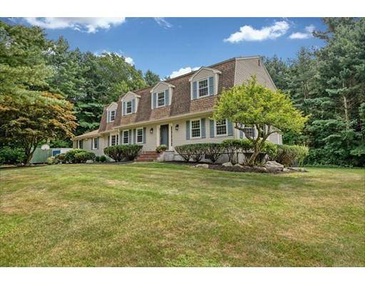 18 Algonquin Road, Medfield, MA 02052