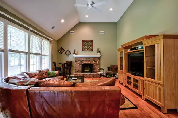 East Longmeadow, MA 01028,62 Pembroke Ter