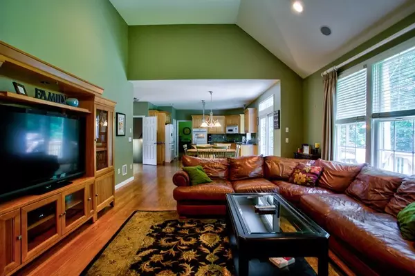 East Longmeadow, MA 01028,62 Pembroke Ter