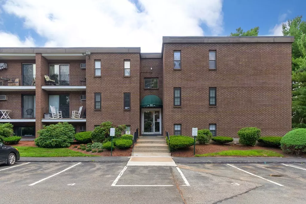 Danvers, MA 01923,11 Riverside Ave. #10