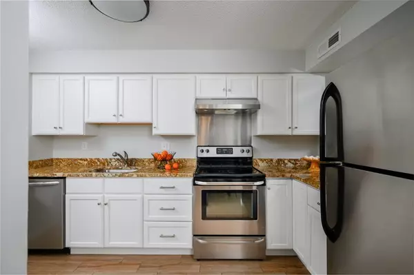 Hingham, MA 02043,3 Beals Cove Rd #F