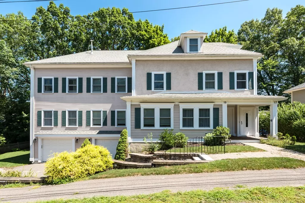 Wellesley, MA 02482,17 Pleasant Street #17