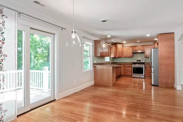 Wellesley, MA 02482,17 Pleasant Street #17
