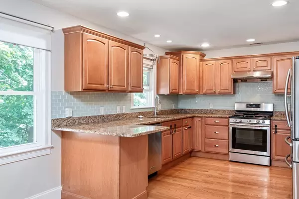 Wellesley, MA 02482,17 Pleasant Street #17