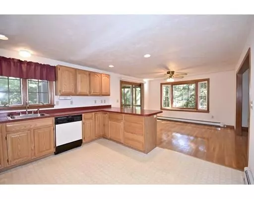 Sandwich, MA 02563,15 Luscombe Ln