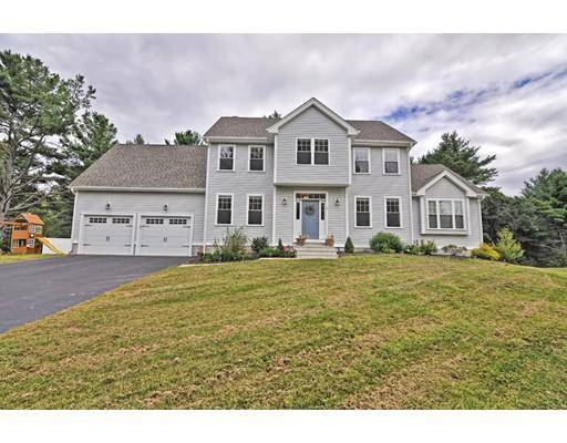 2 Blueberry Ln, Upton, MA 01568