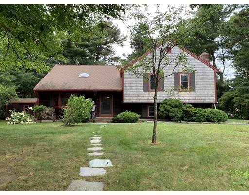 4 Oak Ridge Dr, Bourne, MA 02559