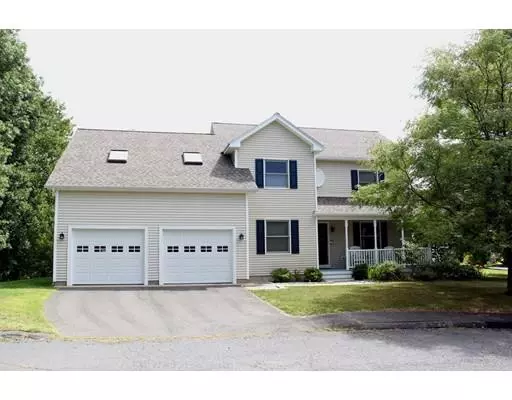 29 Hedgerow Ln, Amherst, MA 01002