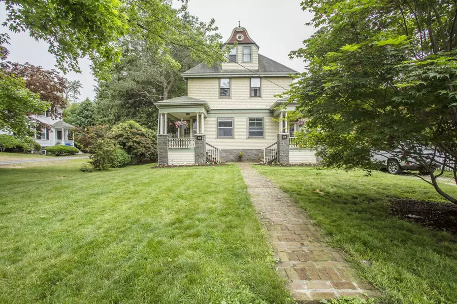 32 Ashland St, Taunton, MA 02780