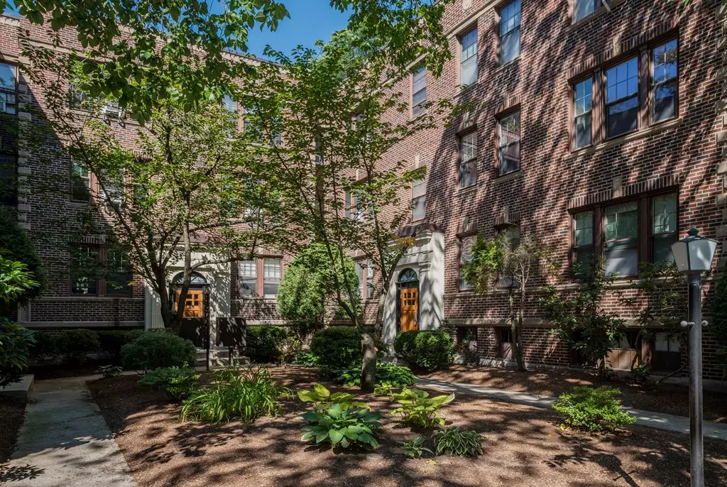Brookline, MA 02446,31 Winslow Rd #1