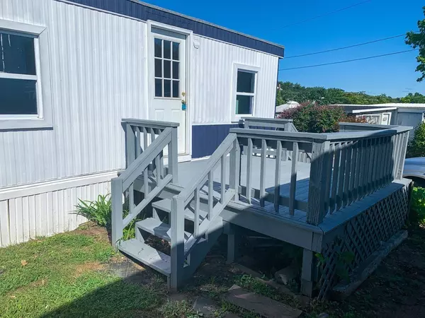 Westfield, MA 01085,39 Klondike Ave