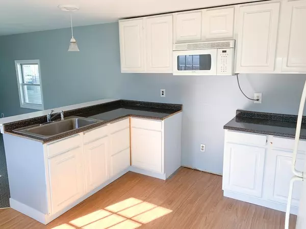 Westfield, MA 01085,39 Klondike Ave