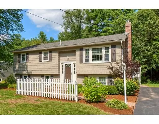 7 Hickory Dr, Townsend, MA 01469