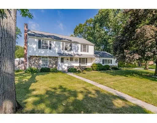 8 Squassick Rd, West Springfield, MA 01089