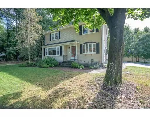 2 Abbott Ln, Bedford, MA 01730