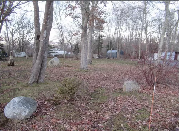 59 Bernard St, Acushnet, MA 02743