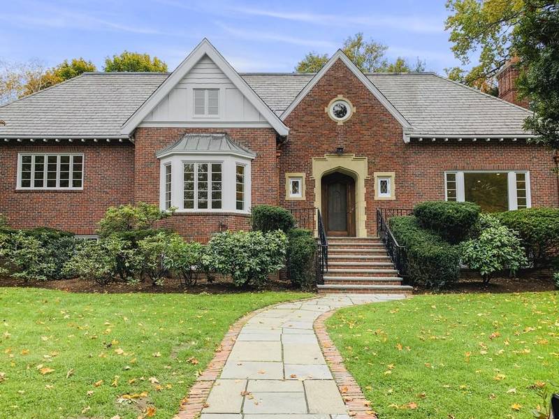 348 Buckminster Rd, Brookline, MA 02445