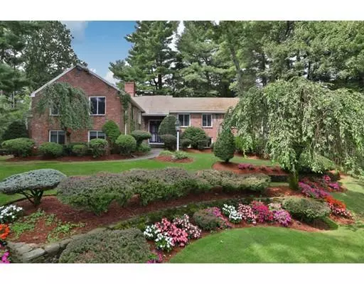 20 Edgemere Road, Lynnfield, MA 01940