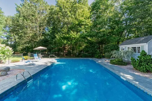 Westport, MA 02790,1 Appletree Lane