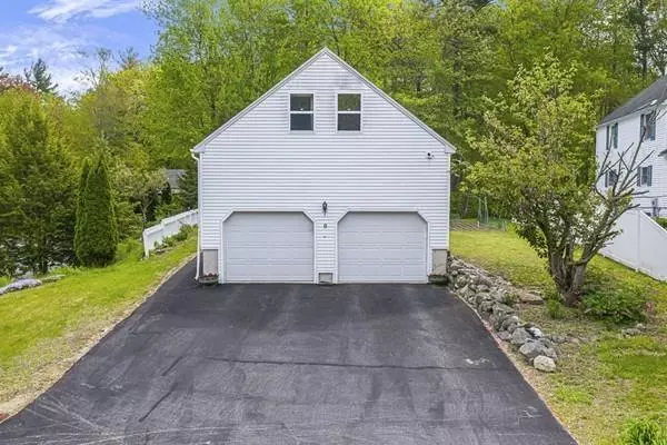 Exeter, NH 03833,8 Oak Hill Ln