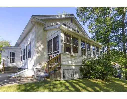 33 Elizabeth St, Uxbridge, MA 01569