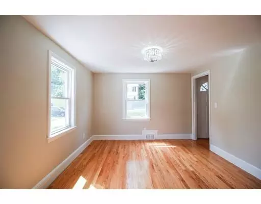 Wakefield, MA 01880,84 Redfield Rd