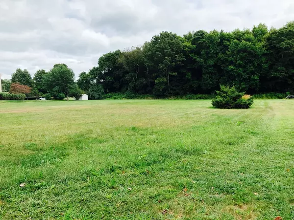 Swansea, MA 02777,947 Sharps Lot Rd (Es)