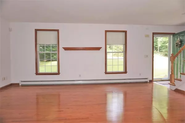 Sturbridge, MA 01518,7 Cooper Rd