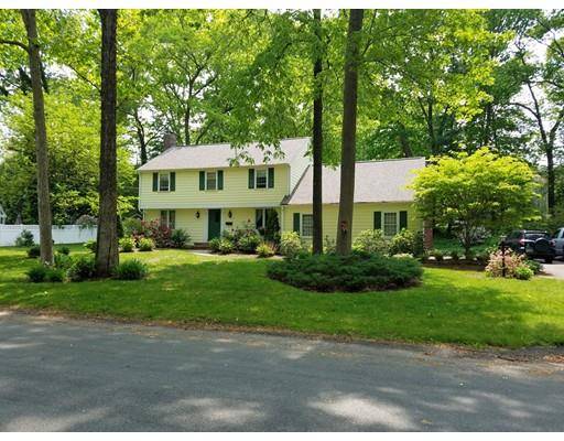 8 Stagecoach Rd, Hingham, MA 02043