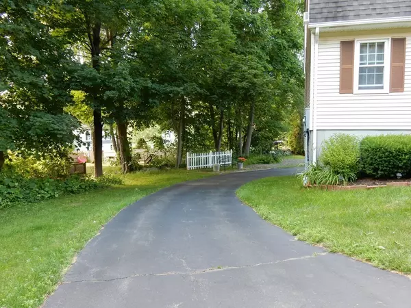 Northborough, MA 01532,2 Crestwood Dr #2