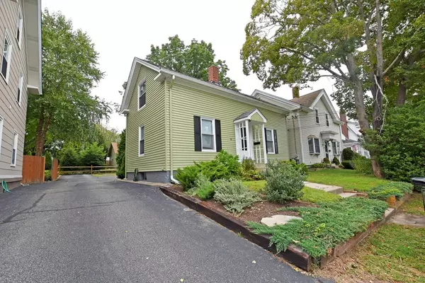 Cumberland, RI 02864,12 East Barrows Street