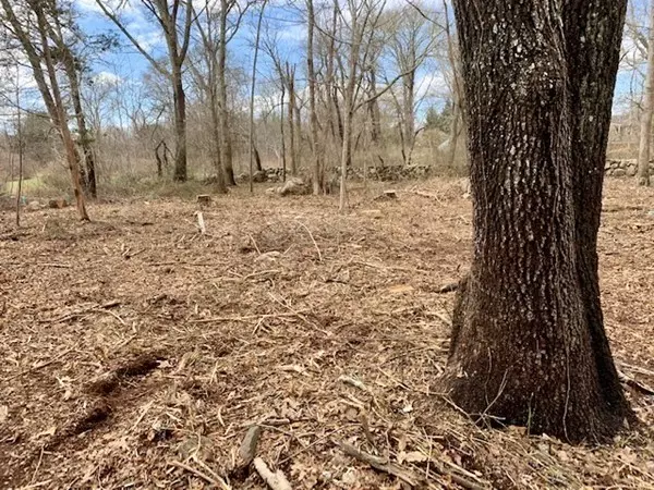 Tiverton, RI 02878,3 Four Rod Way