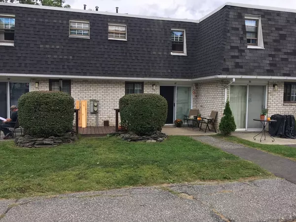 37 Princeton Ter #37, Greenfield, MA 01301