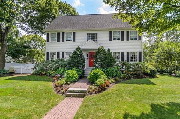 8 Hodges Avenue, Wellesley, MA 02482